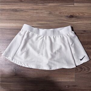 GIRL'S Nike  White Mini SKORT SIZE LARGE